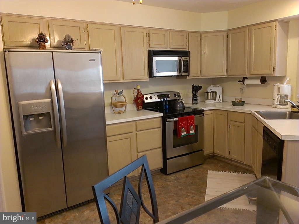 4236 Maple Path Circle, Unit 23 Baltimore, MD 21236 - Photo 9 of 30 Kitchen