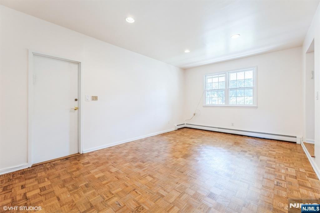 275 Taft Court Paramus, NJ 07652 - Photo 19 of 40