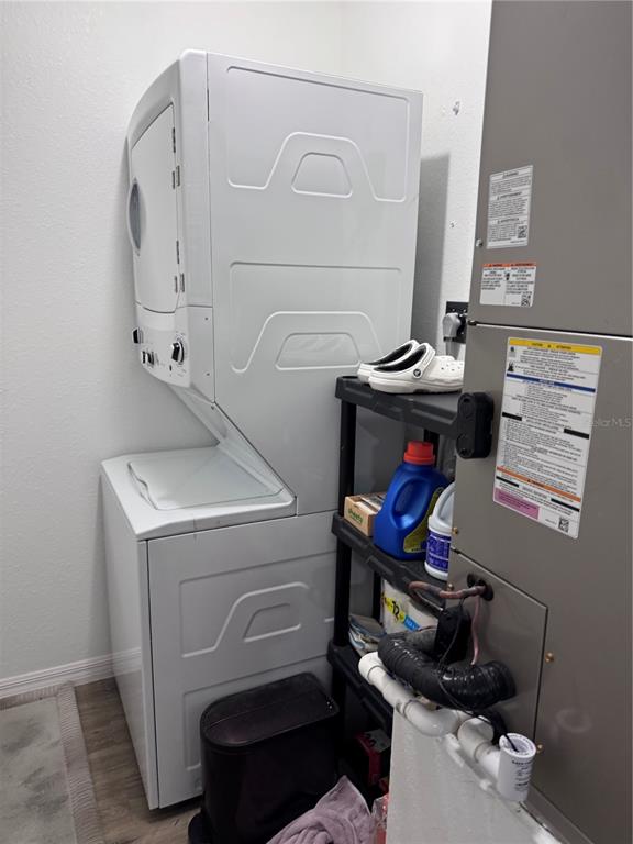 1855 North Berkley Road Avon Park, FL 33825 - Photo 22 of 28 a utility room with dryer and washer