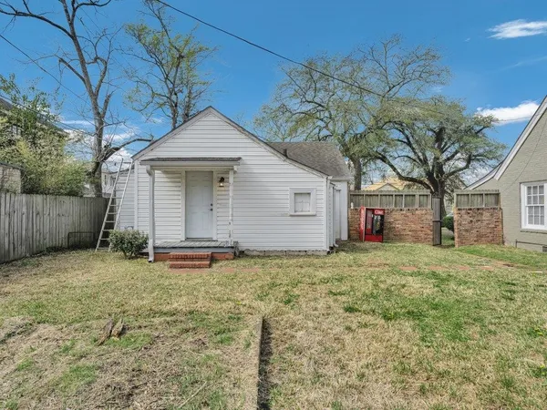 $329,900 | 813 West Grove Avenue, Lufkin, TX 75904