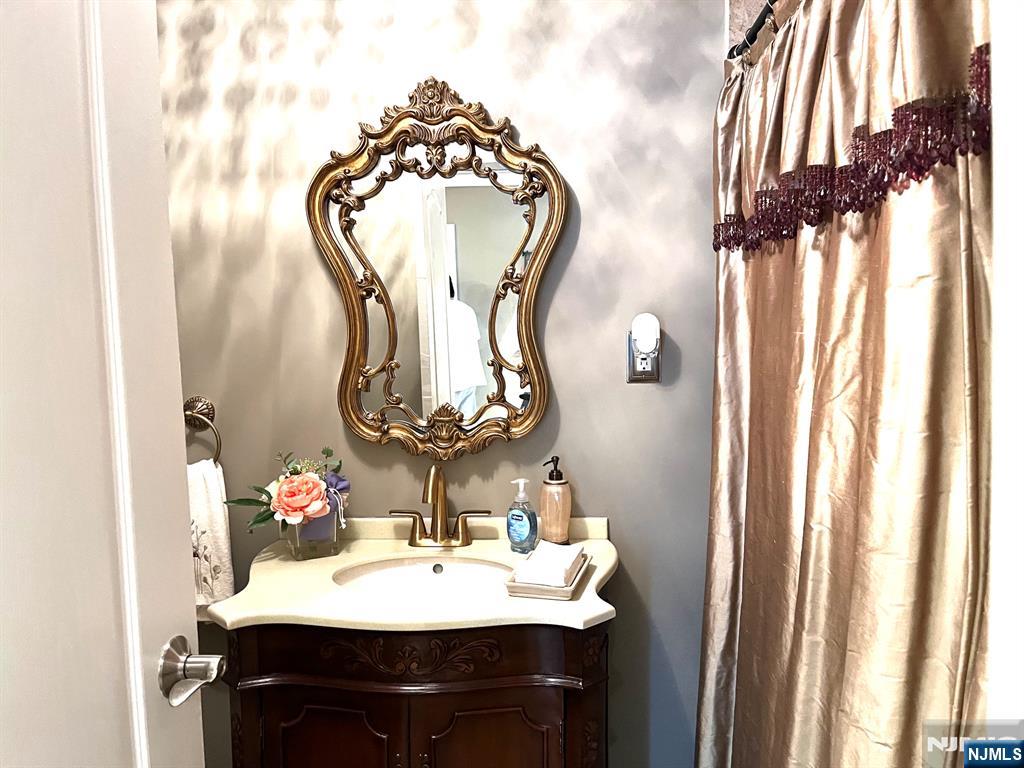 256 Teaneck Road Ridgefield Park, NJ 07660 - Photo 18 of 33