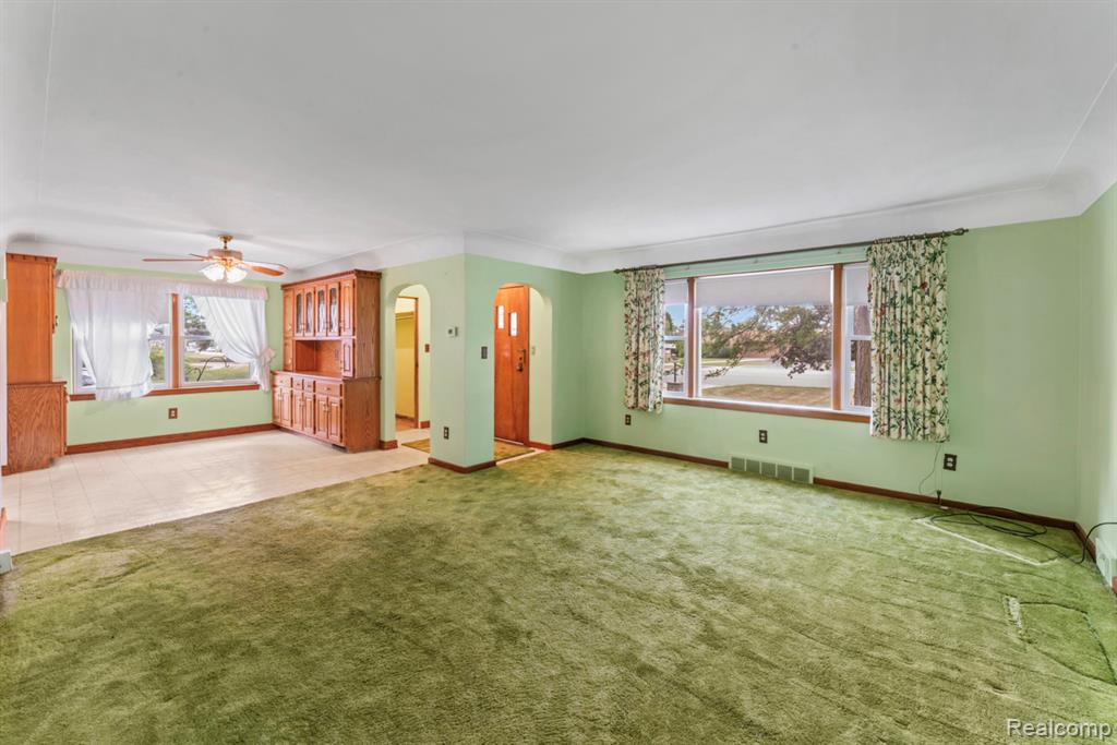 430 North Center Road Saginaw, MI 48638 - Photo 3 of 36