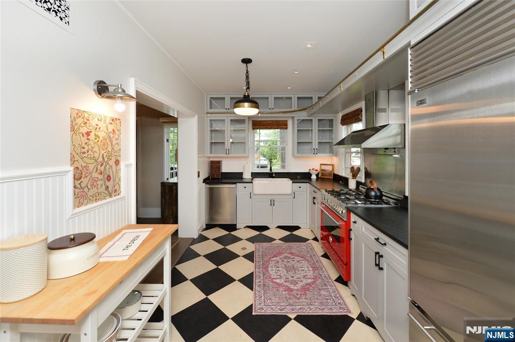 429 Sterling Place Ridgewood, NJ 07450 - Photo 12 of 30