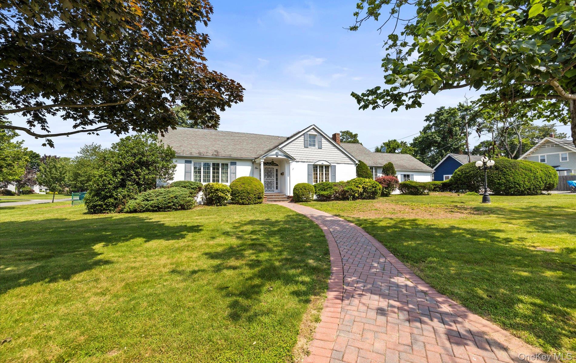 a view of house with garden