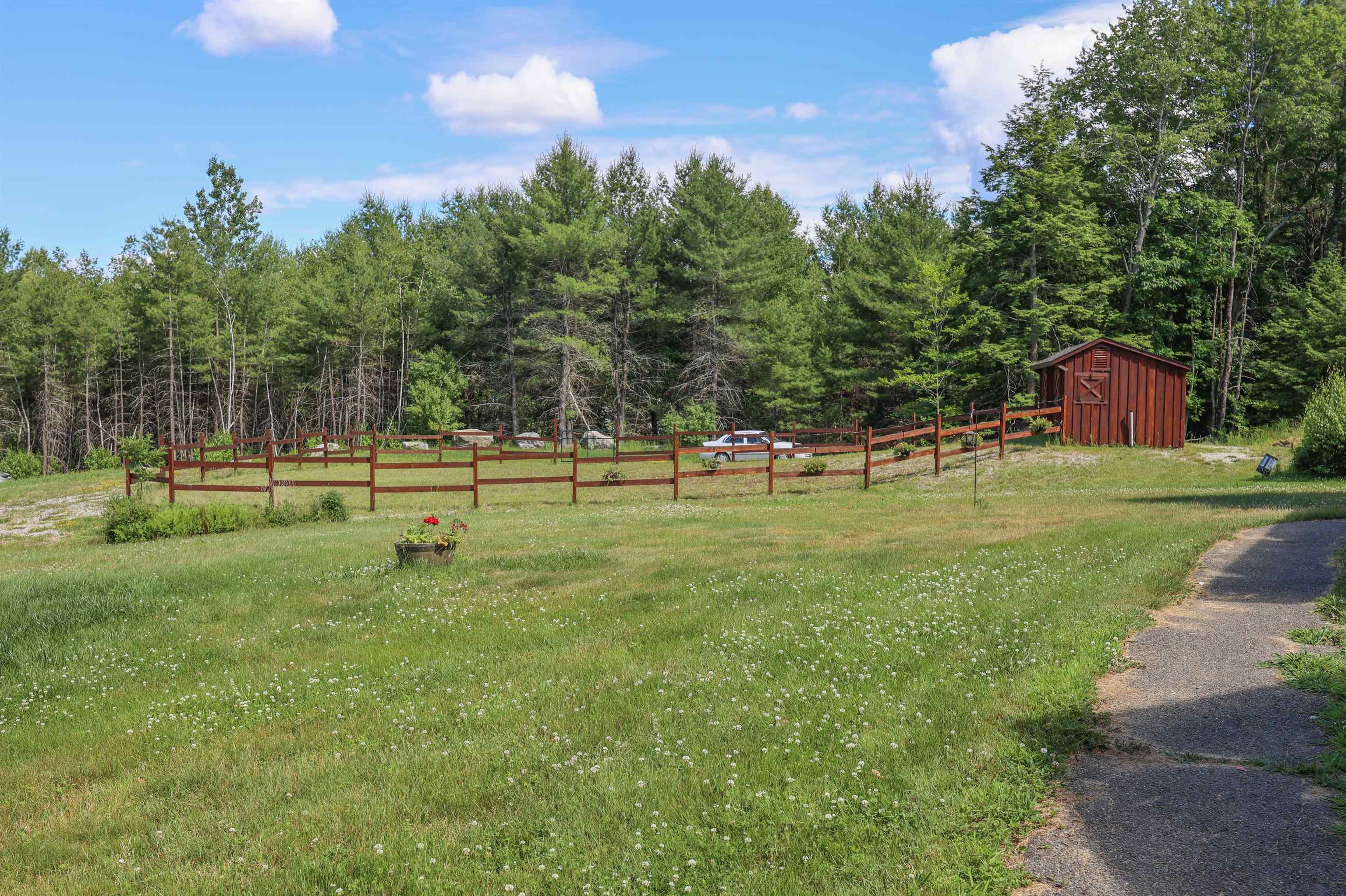 92 Middle Road Deerfield, NH 03037 - Photo 26 of 40