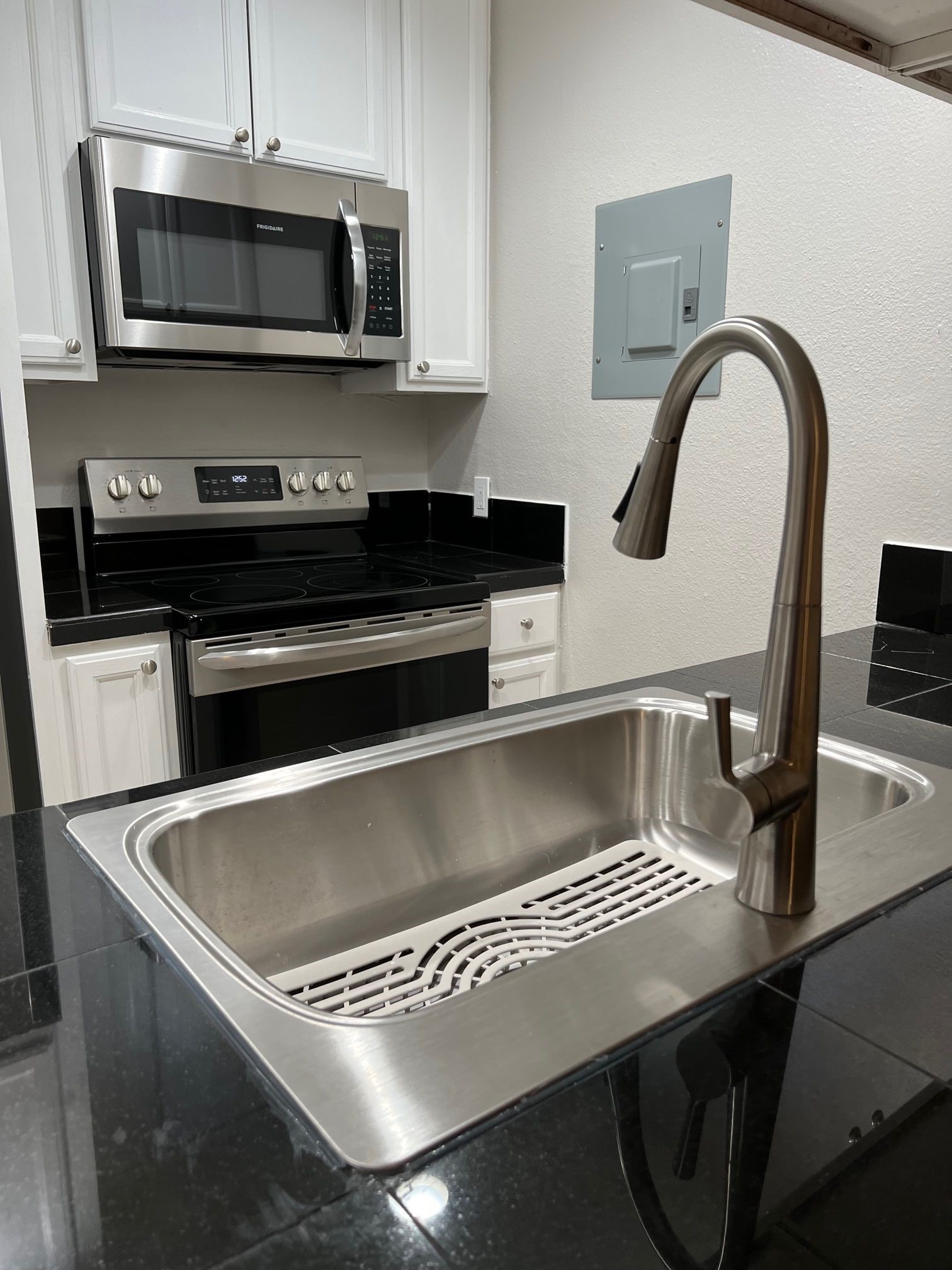 2413 Leon Street, Unit 103 Austin, TX 78705 - Photo 9 of 15 a close view of appliances