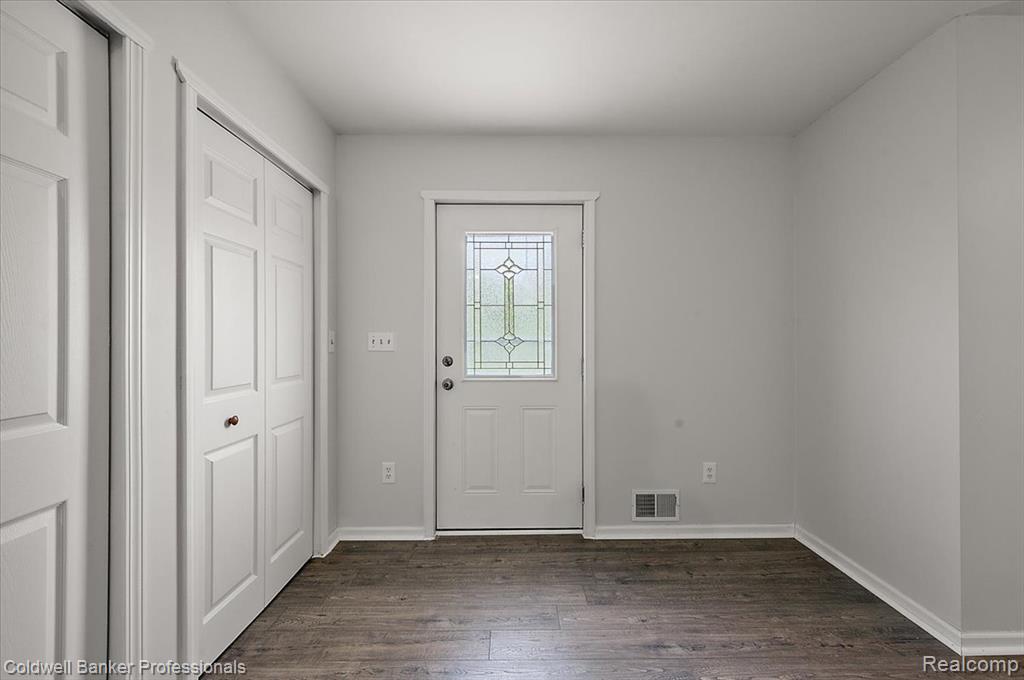 5714 5 Lakes Road North Branch, MI 48461 - Photo 11 of 38 Gallery Image 11