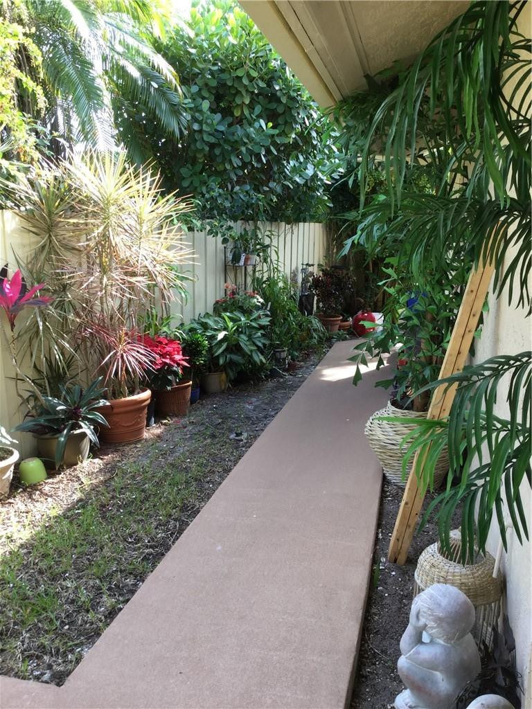 7813 Kenway Place West Boca Raton, FL 33433 - Photo 4 of 46 Photo 4