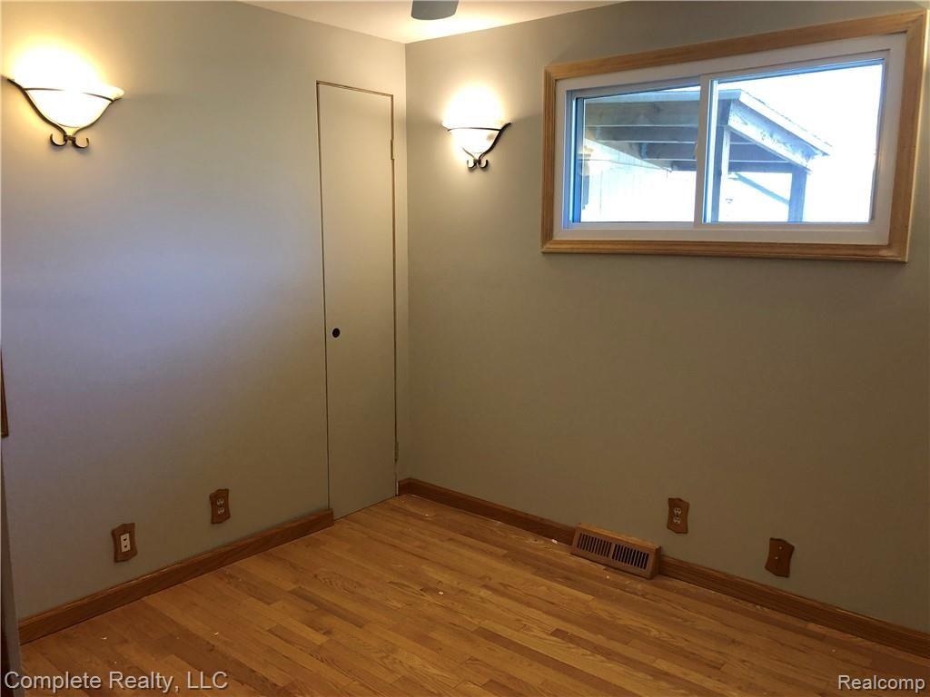 4373 Crosby Road Flint, MI 48506 - Photo 11 of 34