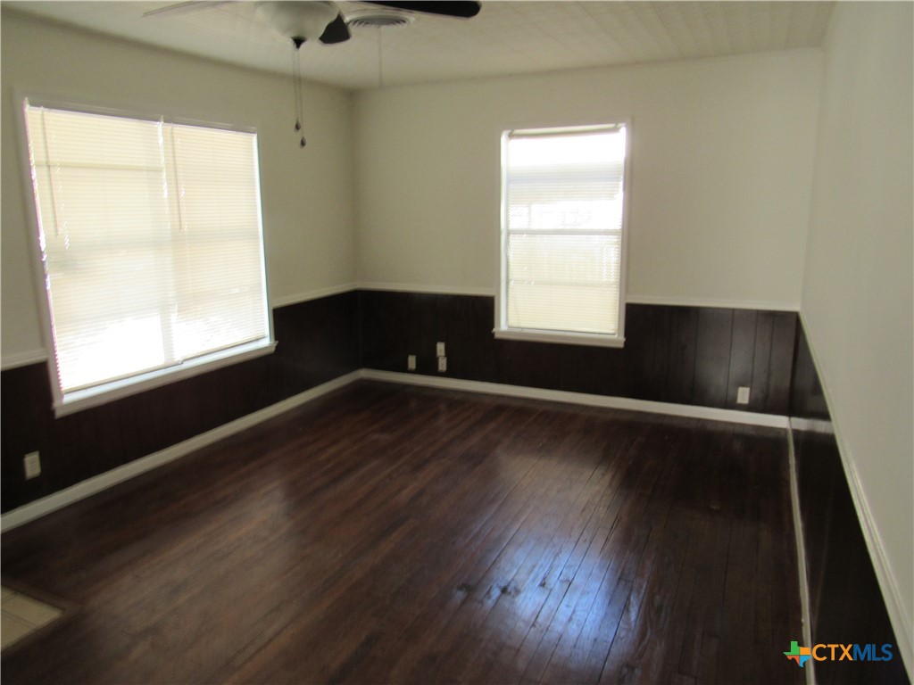 1325 South 17th Street Temple, TX 76504 - Photo 4 of 14