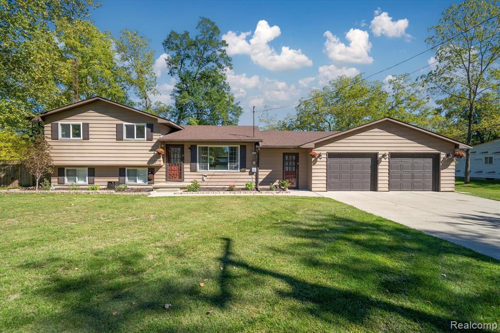6576 Linden Road Fenton, MI 48430 - Photo 1 of 41