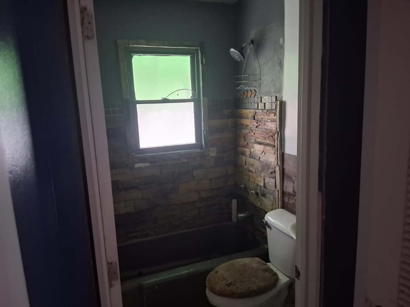 905 North Wesley Street Springfield, IL 62702 - Photo 6 of 11 a bathroom with a toilet and a shower