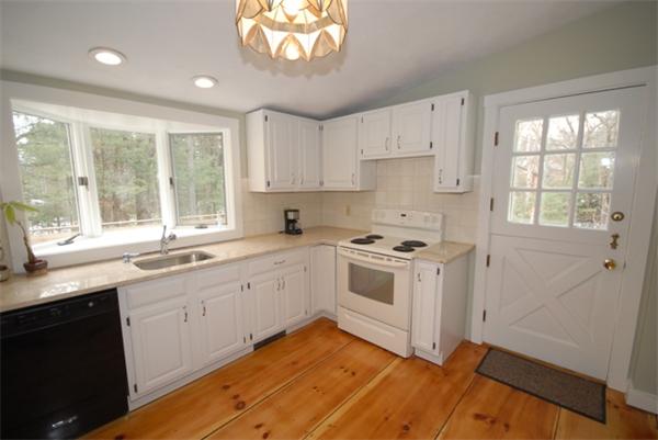 124 Rattlesnake Hill Road Andover, MA 01810 - Photo 3 of 30