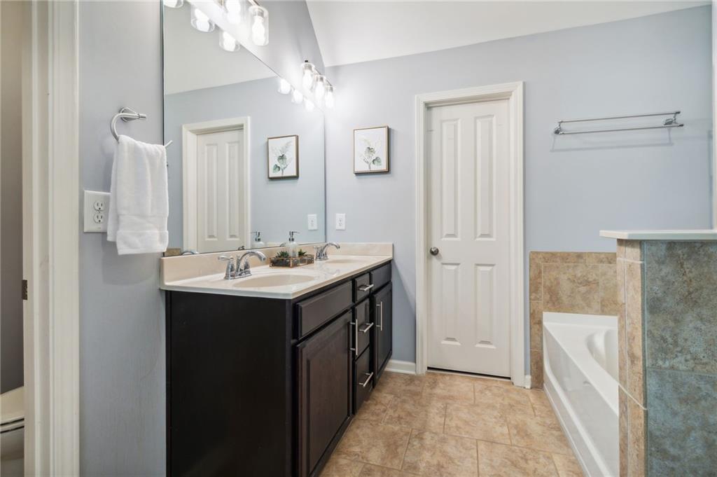 7315 Highland Bluff, Unit 12 Atlanta, GA 30328 - Photo 13 of 24