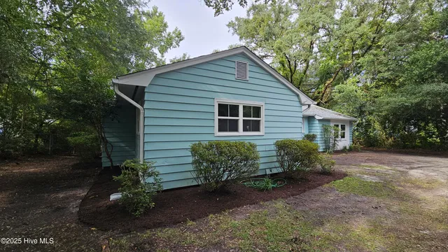 $2,900 | 4929 Oleander Drive, Wilmington, NC 28403