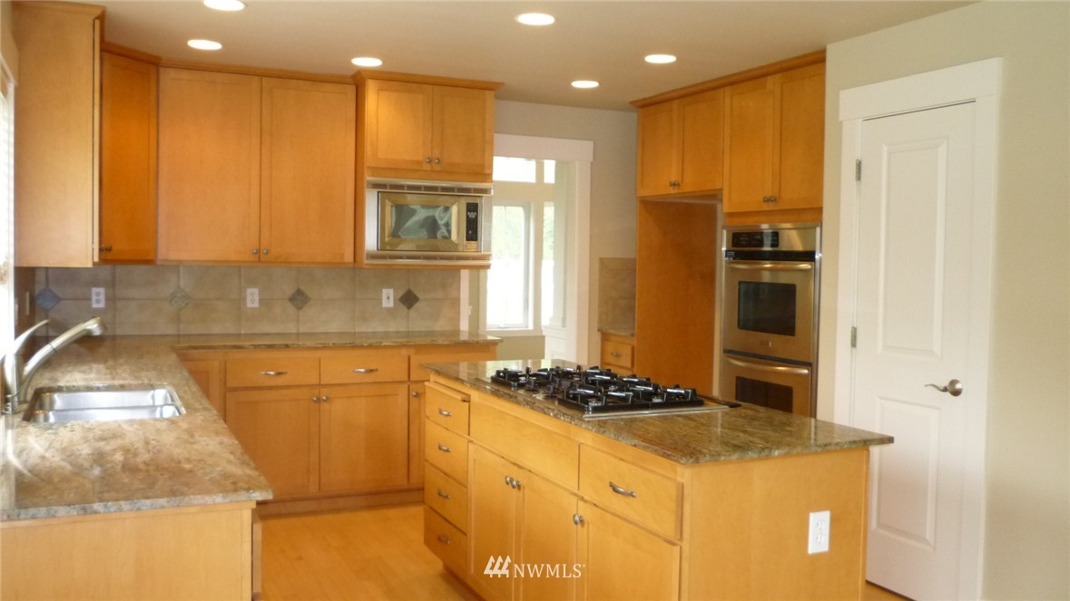 22004 Vine Road Brier, WA 98036 - Photo 3 of 12 Gallery Image 3