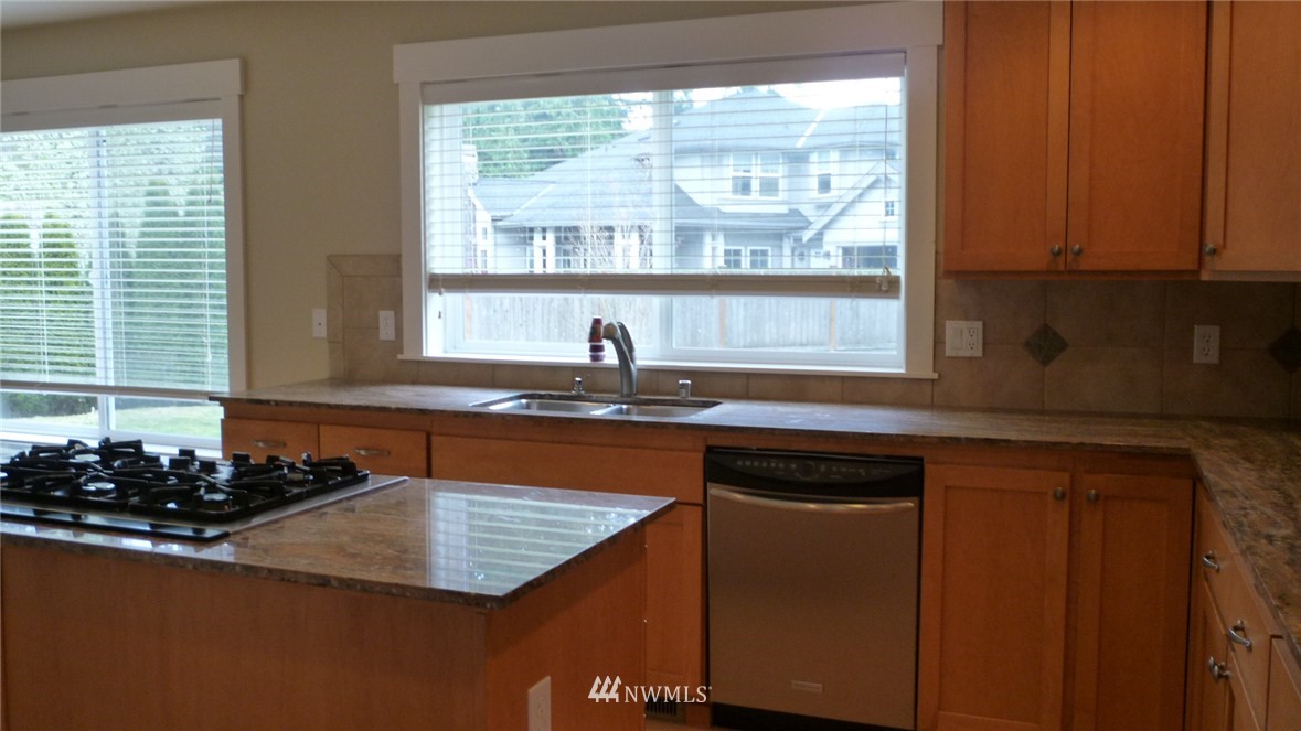 22004 Vine Road Brier, WA 98036 - Photo 6 of 12 Gallery Image 6