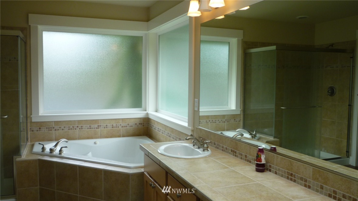 22004 Vine Road Brier, WA 98036 - Photo 8 of 12 Gallery Image 8