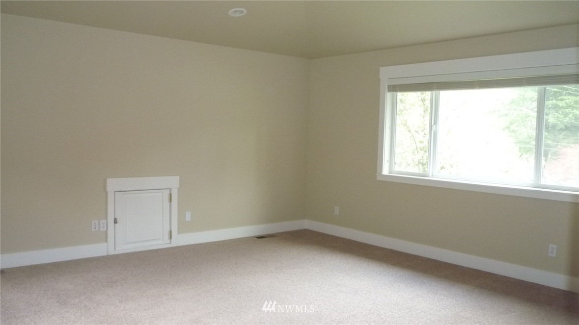 22004 Vine Road Brier, WA 98036 - Photo 10 of 12 Gallery Image 10