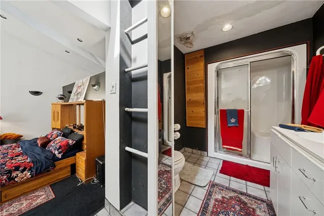 a view of a walk in closet