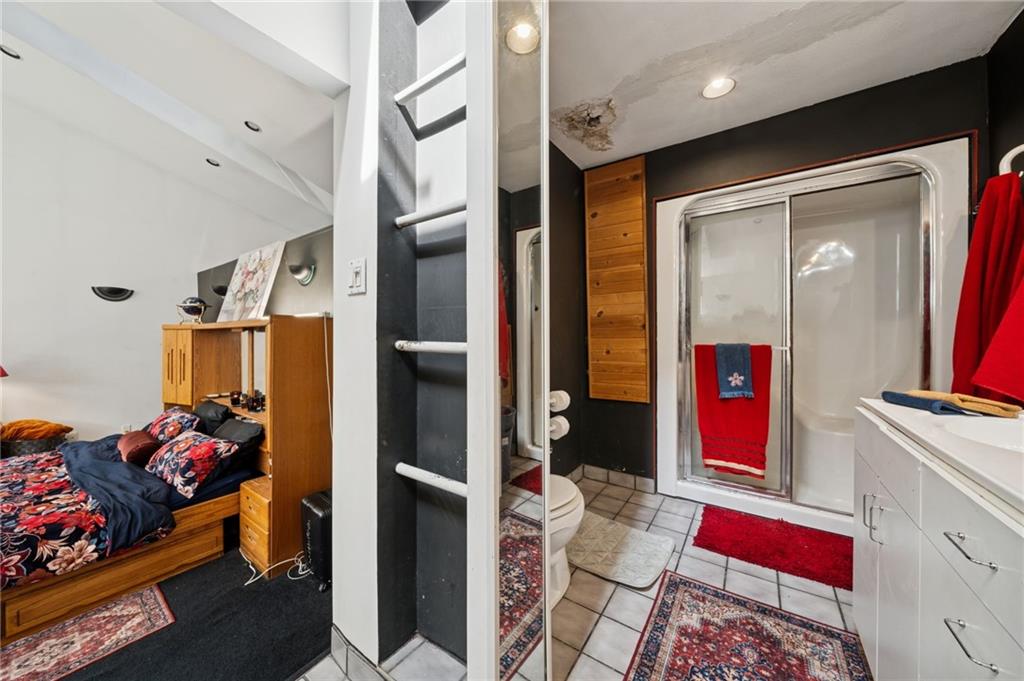 824 Magnus Lane Irwin, PA 15642 - Photo 22 of 40 a living room with furniture and a couch