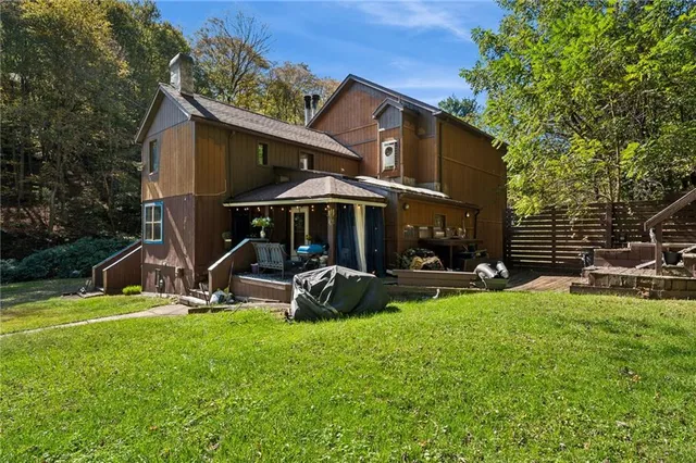 a view of a yard with a tree