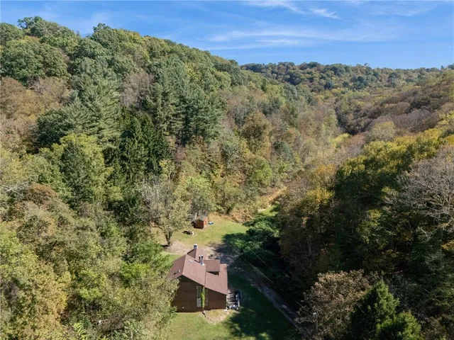 $305,000 | 824 Magnus Lane, Irwin, PA 15642