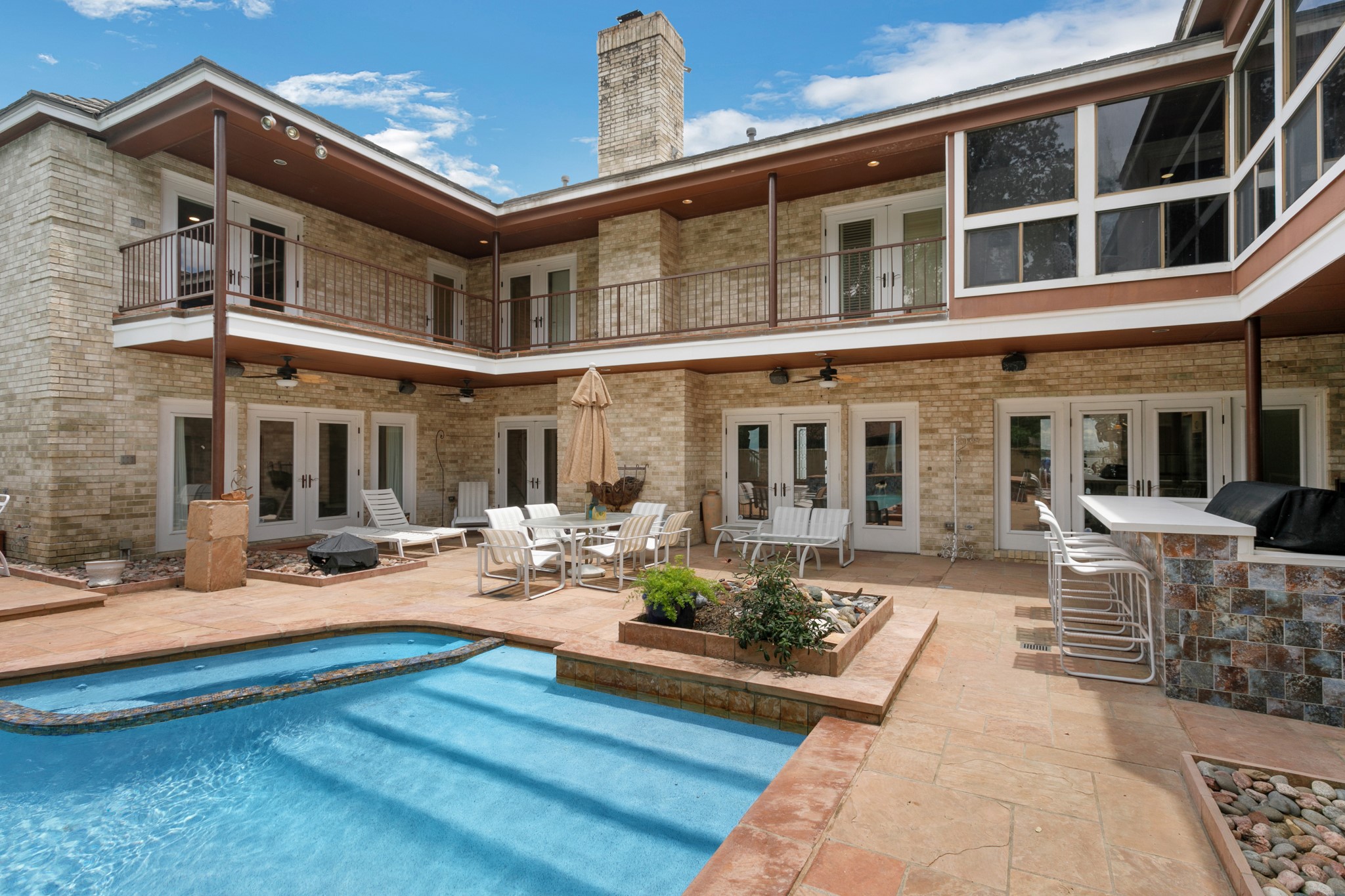 18506 Upper Bay Road Houston, TX 77058 - Photo 8 of 50