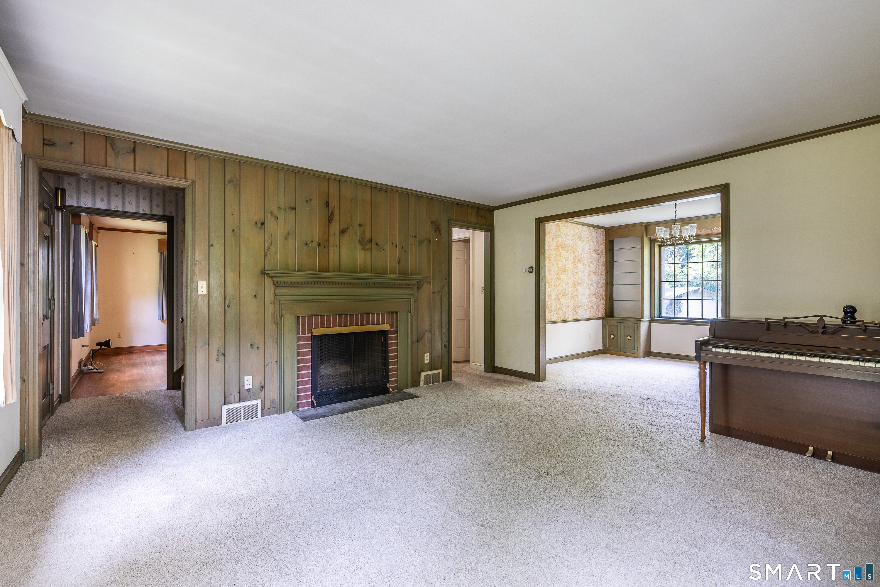 65 Manor Hill Road Stratford, CT 06614 - Photo 4 of 36