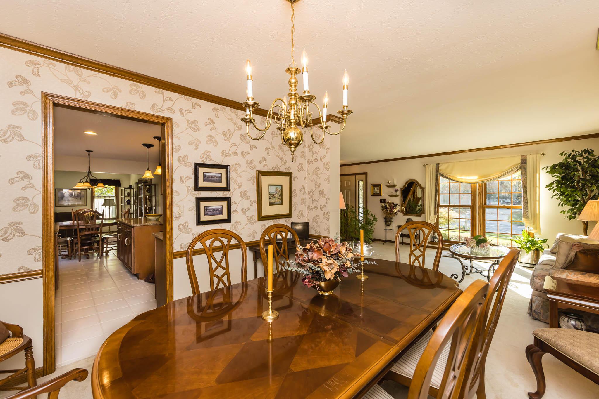 901 Riva Ridge Boulevard Columbus, OH 43230 - Photo 8 of 48 11' x 11'6" Dining Room