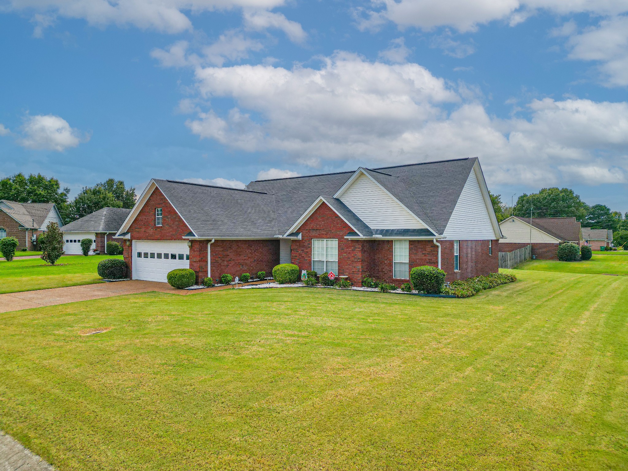 9 Battlefield Cove Jackson, TN 38305 - Photo 18 of 24 a front view of house with yard and green space
