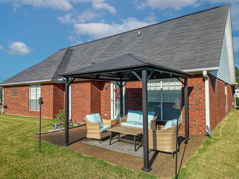 9 Battlefield Cove Jackson, TN 38305 - Photo 22 of 24 a patio with table and chairs