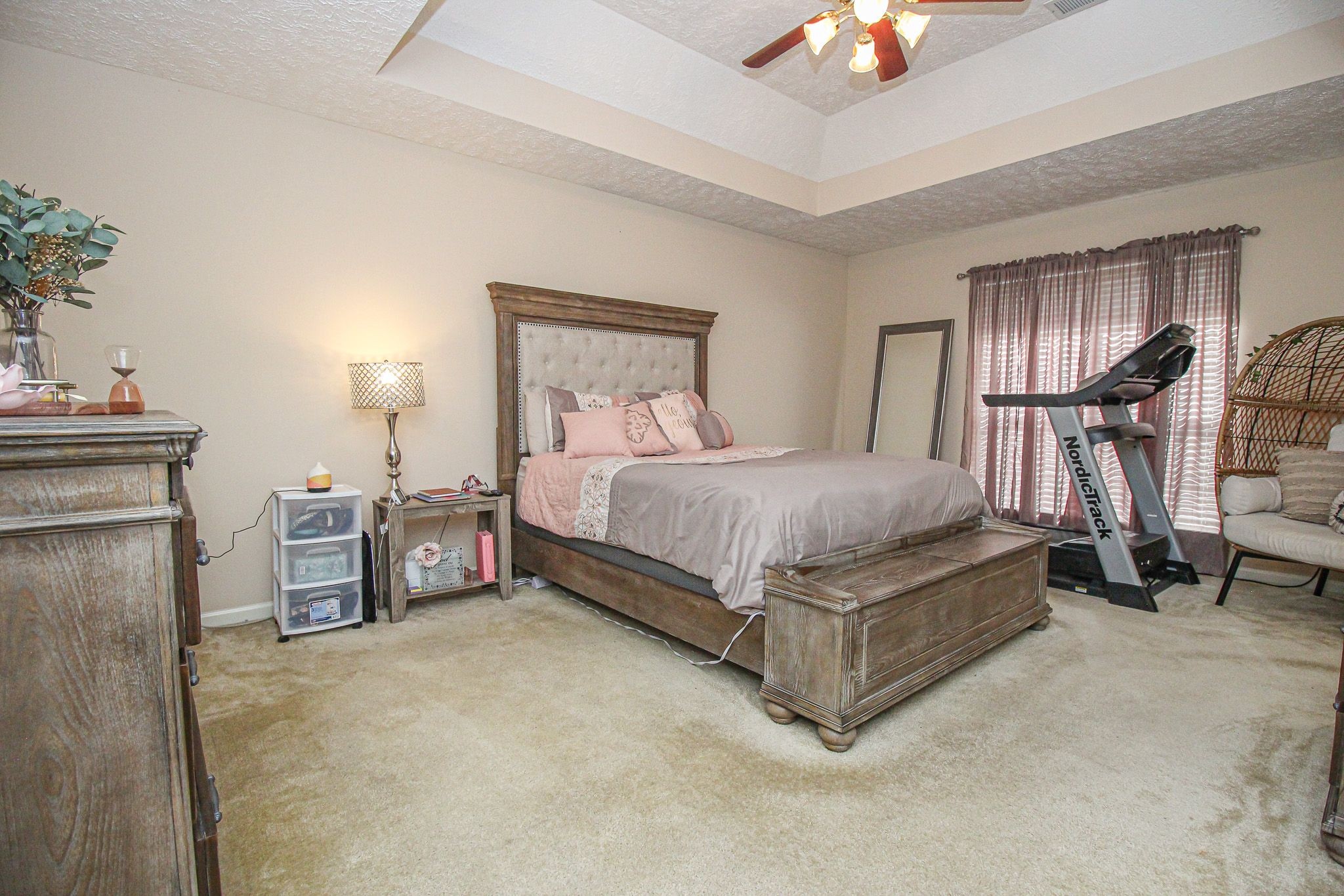 9 Battlefield Cove Jackson, TN 38305 - Photo 4 of 24 a bedroom with a bed and a chandelier