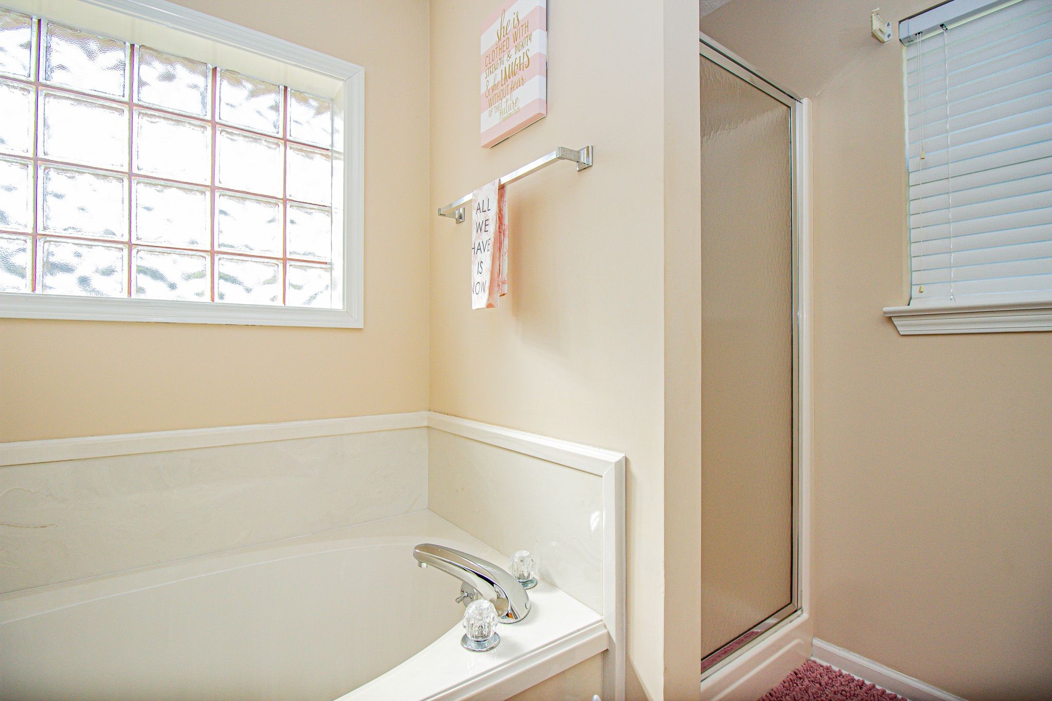 9 Battlefield Cove Jackson, TN 38305 - Photo 8 of 24 a bathroom with a bathtub and a window