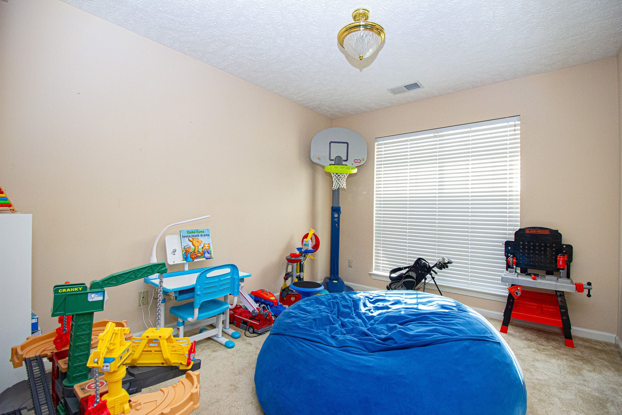 9 Battlefield Cove Jackson, TN 38305 - Photo 9 of 24 a living room with furniture and a wooden floor