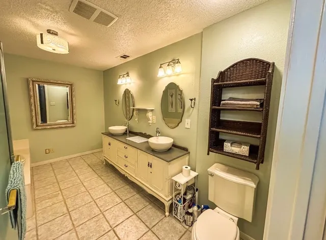 $2,500 | 105 Bluebird Circle, Highland Haven, TX 78654