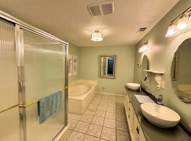 $2,500 | 105 Bluebird Circle, Highland Haven, TX 78654