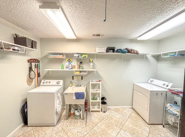 $2,500 | 105 Bluebird Circle, Highland Haven, TX 78654