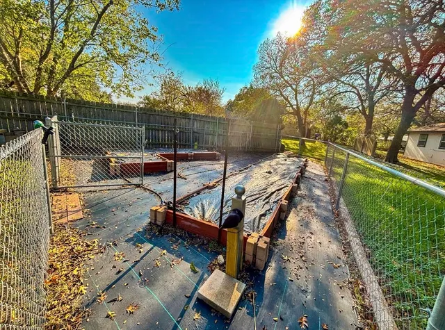 $2,500 | 105 Bluebird Circle, Highland Haven, TX 78654