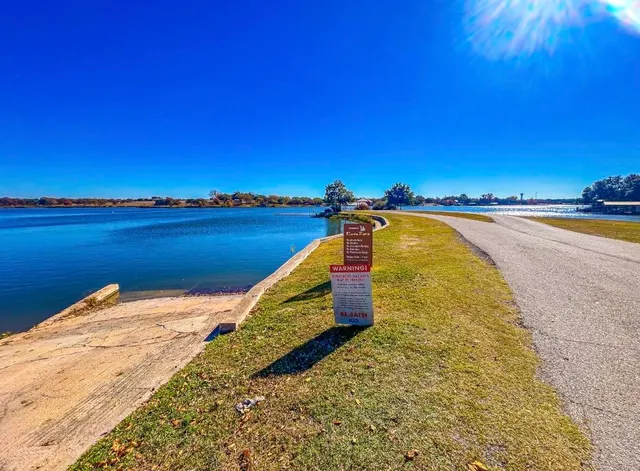 $2,500 | 105 Bluebird Circle, Highland Haven, TX 78654