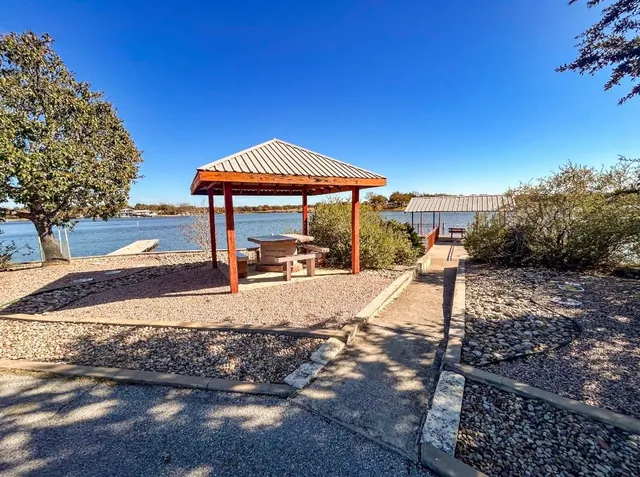 $2,500 | 105 Bluebird Circle, Highland Haven, TX 78654