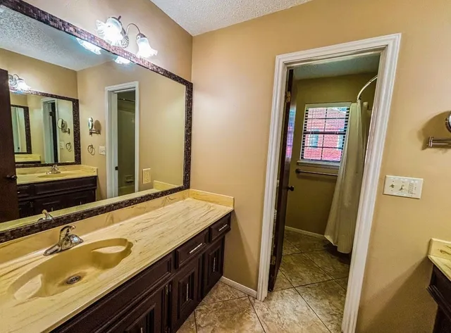 $2,500 | 105 Bluebird Circle, Highland Haven, TX 78654