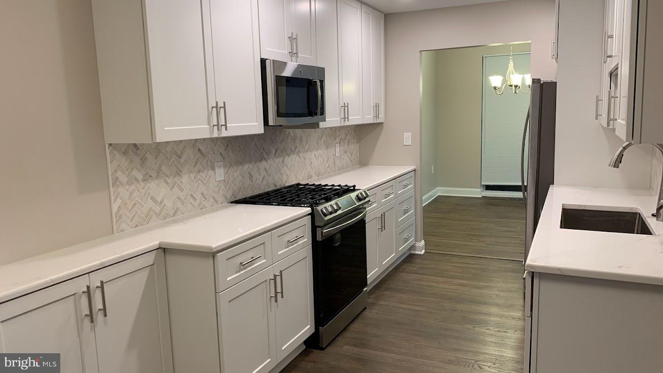 8070 Inverness Ridge Road Potomac, MD 20854 - Photo 3 of 28