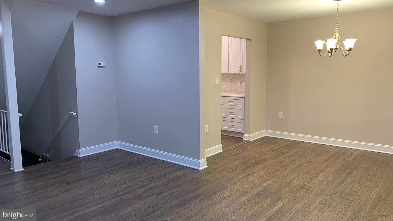 8070 Inverness Ridge Road Potomac, MD 20854 - Photo 8 of 28 Living/Dining Area