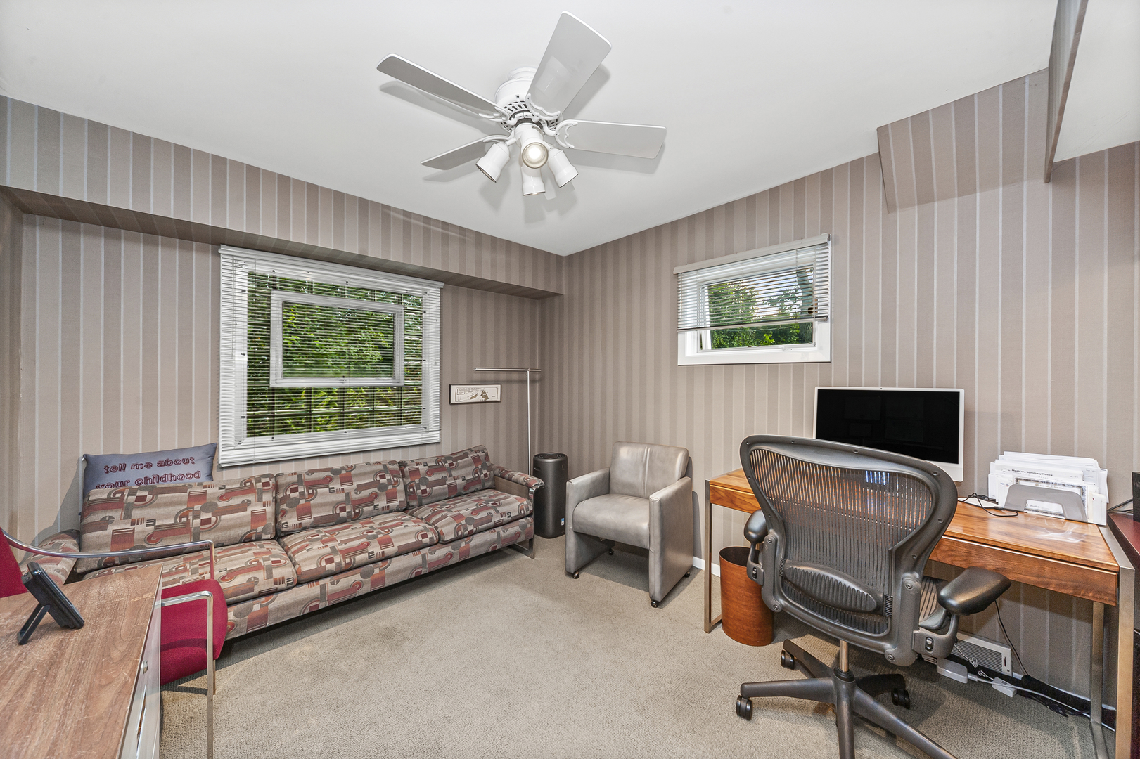1128 Green Bay Road Glencoe, IL 60022 - Photo 17 of 28 a livingroom with workspace and a window