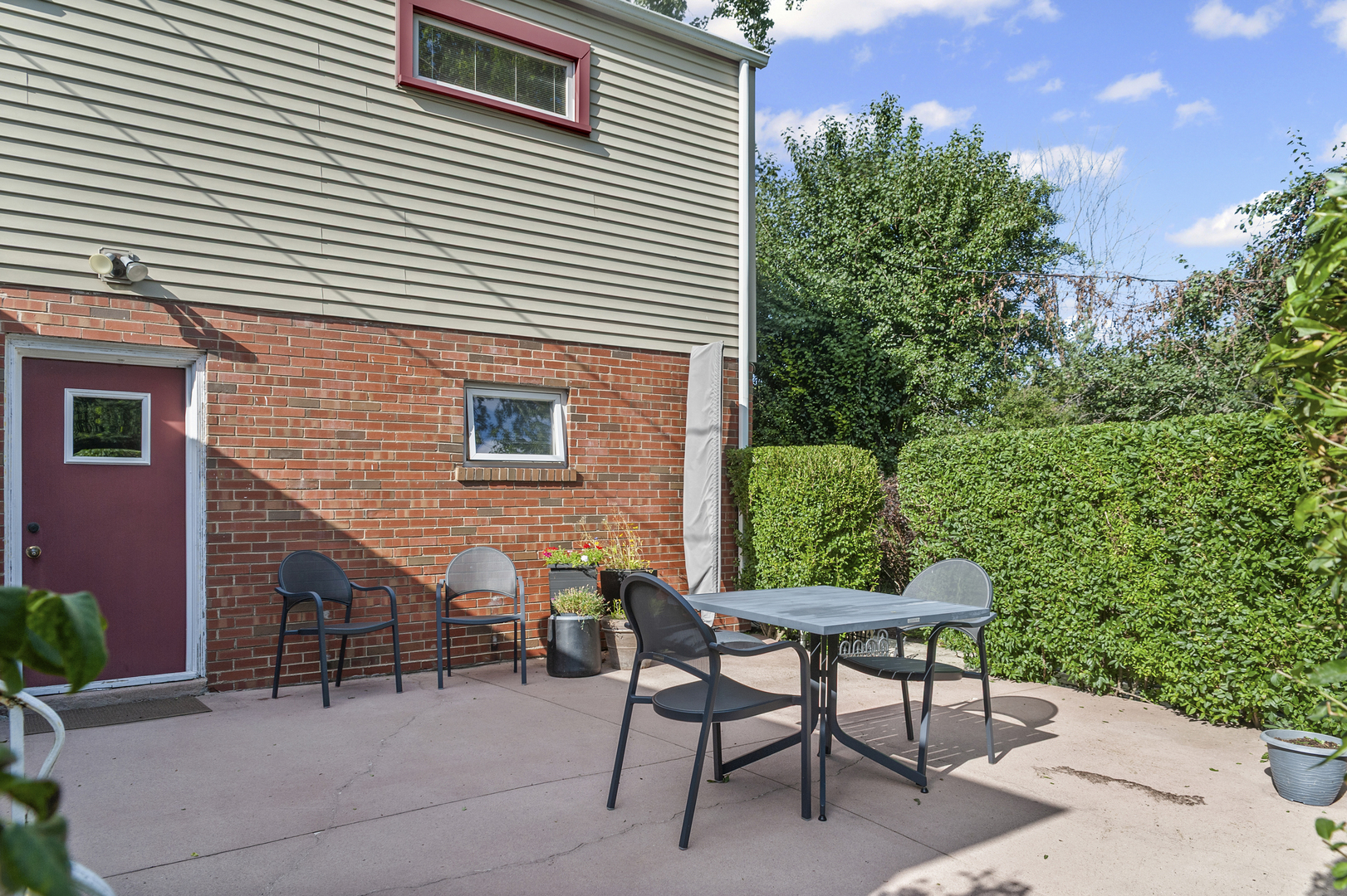 1128 Green Bay Road Glencoe, IL 60022 - Photo 23 of 28 a backyard of a house with table and chairs
