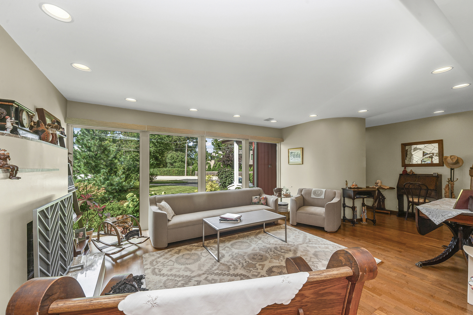 1128 Green Bay Road Glencoe, IL 60022 - Photo 3 of 28 a living room with furniture and large windows