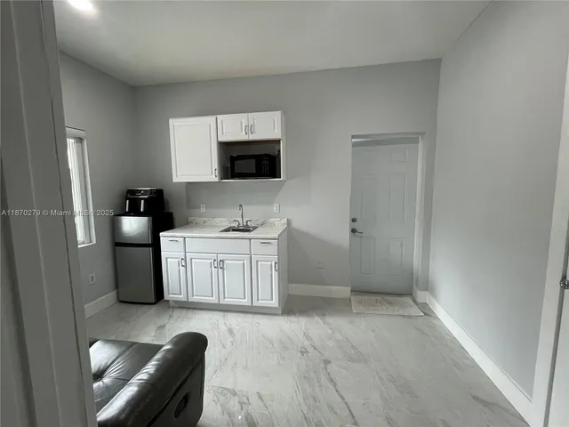 $1,575 | 6803 Southwest 158th Avenue, Unit EFFIENCY, Miami, FL 33193