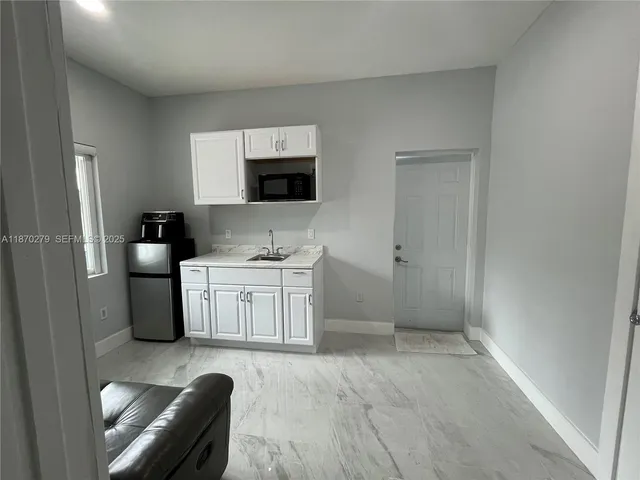 $1,575 | 6803 Southwest 158th Avenue, Unit EFFIENCY, Miami, FL 33193