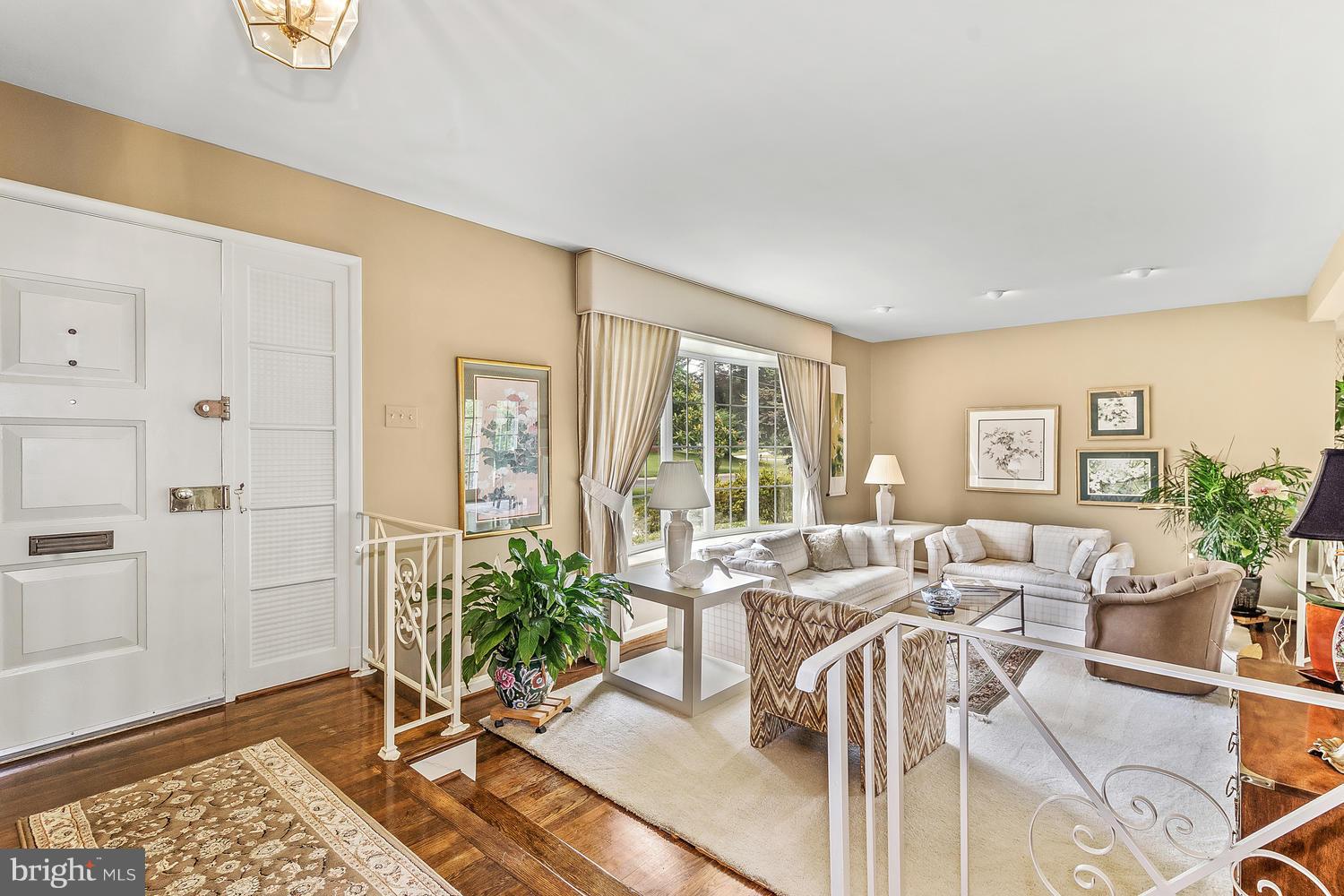 406 Neale Court Silver Spring, MD 20901 - Photo 2 of 26 Foyer